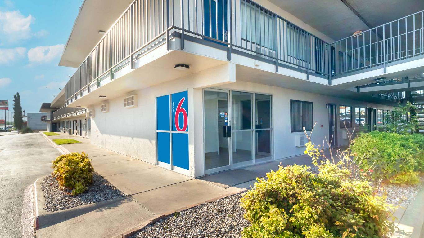 Motel 6 Del Rio