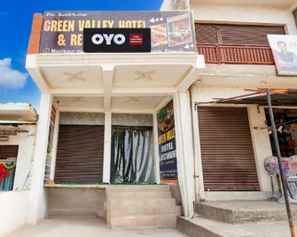 Spot On Green Valley Hotel Restaurant - Etāwah - Building