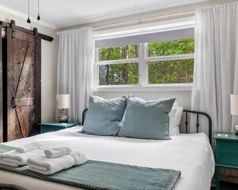 Vintage Sunrise Home-Lake View - Batesburg-Leesville - Bedroom