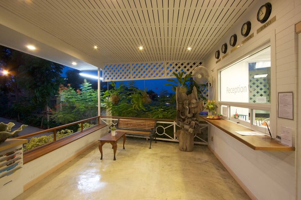 Charn Residence - צ'ונבורי - דלפק קבלה