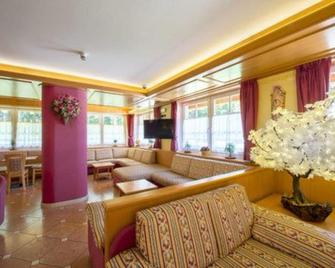 Hotel Villa Rosella Park & Wellness - Canazei - Sala de estar