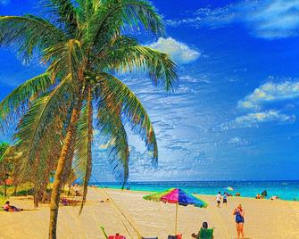 Blue Seas Courtyard - Lauderdale-by-the-Sea - Beach