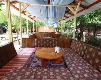 Olympos Doga Pansiyon - Cirali - Patio