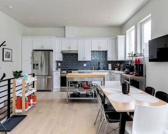 Downtown Ballard View Home Walk to Bars & Shops - Seattle - Cocina