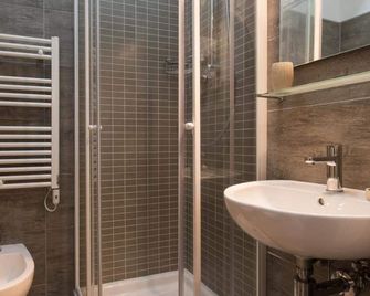 Affittacamere Le Farfalle - La Spezia - Bathroom