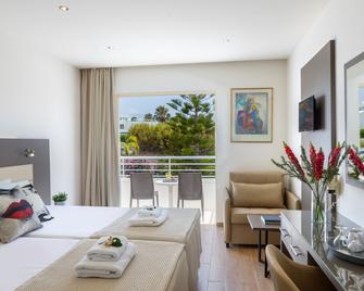 Queen's Bay Hotel - Paphos - Phòng ngủ