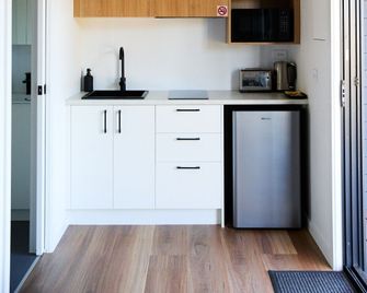 Lake Colac Holiday Park - Colac - Kitchen