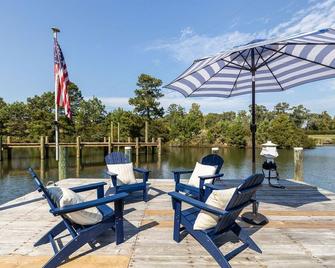 Home on Jackson Creek Home w/kayaks, bike, dock. Available guest cottage extra. - Deltaville - Patio