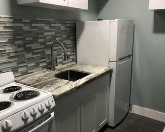Beautiful Modern Master Suite - Miami Gardens - Kitchen
