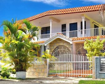 Local Gem in Aguada 3 min to Beach - Aguada - Gebouw