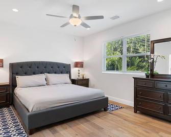 Las Olas Villa With Heated Salt Water Pool - Fort Lauderdale - Bedroom