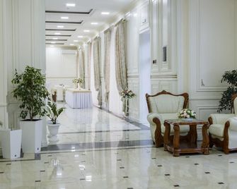 Plaza Hotel Bishkek - Bishkek - Vestíbul
