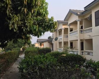 Cozy family and business retreat at Winneba Low-Cost - Winneba - Edificio