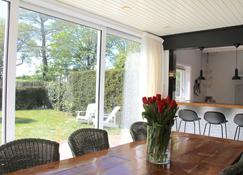 Comfortable Family Bungalow Near Veerse Meer On 630m2 Of Land - Kamperland - Dining room