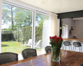 Comfortable Family Bungalow Near Veerse Meer On 630m2 Of Land - Kamperland - Dining room