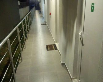 Persefoni Rooms Apartments & Mezonetes - Toroni - Corridoio