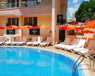 Italia Hotel - נסבאר - בריכה