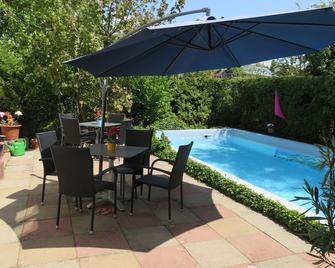 Pension Säntisblick - Meersburg - Pool