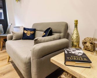 Kingfisher Cottage - Canterbury - Living room