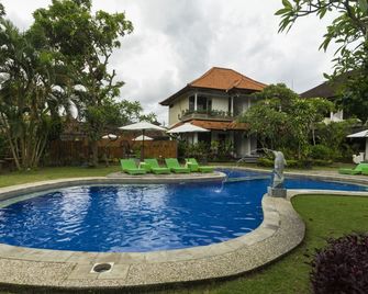 Bali Wirasana Inn - Denpasar - Piscina