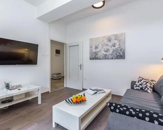 Stay In - Rijeka - Living room