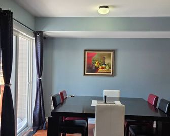 Casa Amigos is Cozy & Relaxing- Perfect for morning coffee and sunset views. - Arnprior - Essbereich