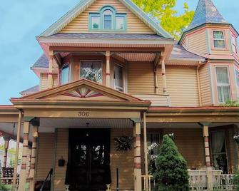 Player Piano - Gym - Victorian - 4 Bed - Marietta - Building
