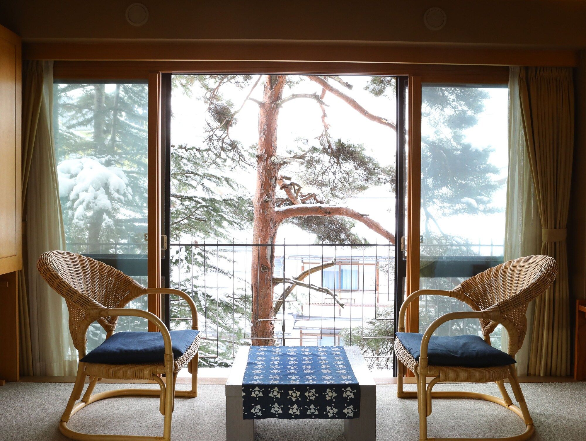 يوروزويا - يامانوشي - شرفة