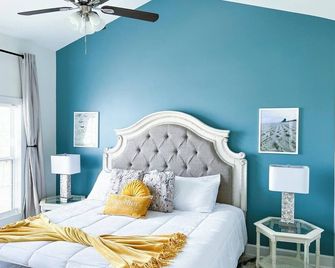 Luxury Golf Condo with Pool Access, near the Ocean and Broadway at the Beach, - Myrtle Beach - Habitación