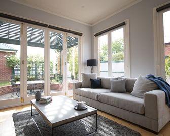 House at No. 10 - Ballarat - Living room
