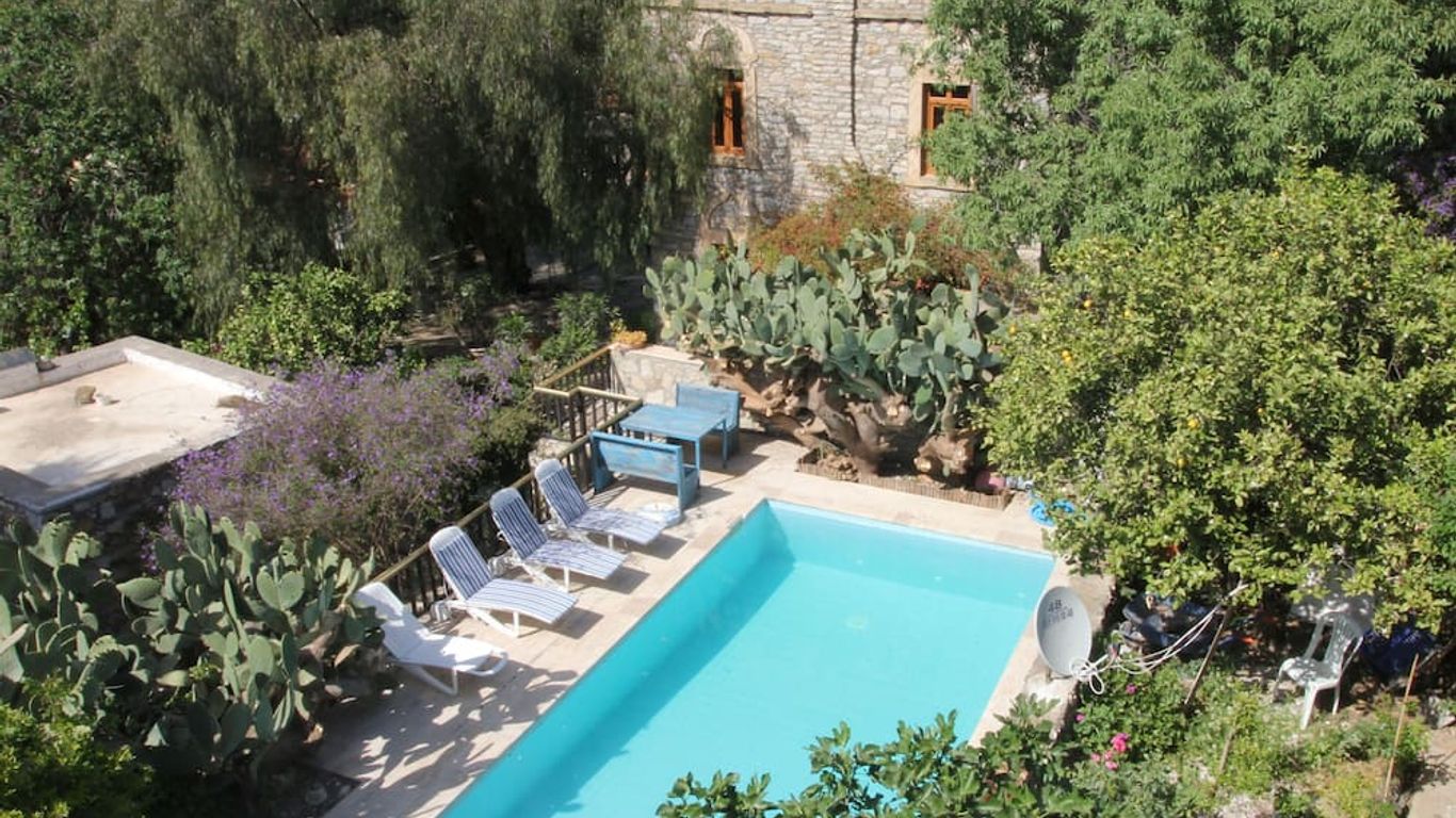 إسكي داتكا بانسيون كافيه