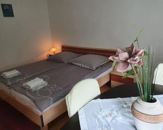 Ferienwohnung Danziger - Celle - Schlafzimmer