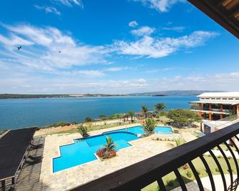 Riviera Capitólio Hotel - קאפיטוליו - בריכה