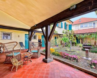 Stunning Seaside Villa With Private Access To The Beach For 8 People - Cipressa - Patio