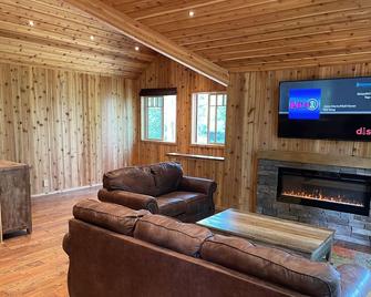 Spacious Priest Lake Retreat with lake views and pet friendly - Priest Lake - Living room