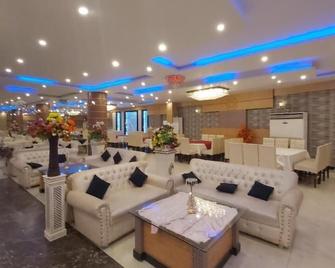 Royaute Luxury Hotel Sialkot - Siālkot - Lobby