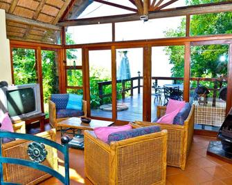Bali at Willinga lodge Located in Kosmos - Hartbeespoort - Living room