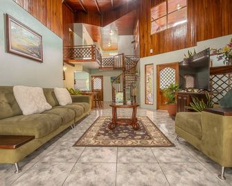 Arenal Family Home - Families & Friends Gateway - La Fortuna - Sala de estar