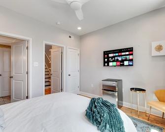 Trendy Fairmount Gem-5 Star Location, Roof Deck, Parking, Gr8 For Families - Philadelphia - Bedroom