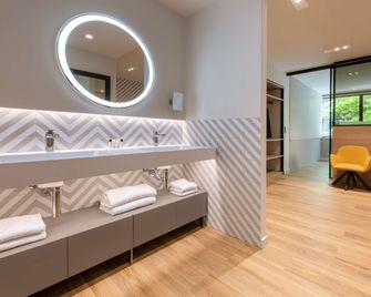 Suites Plaza Hotel & Wellness - אנדורה לה ולה - חדר רחצה