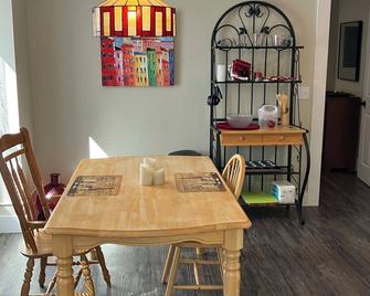 One bedroom Apt- Part of a triplex in Barre Vermont! Great Price! - Barre - Dining room