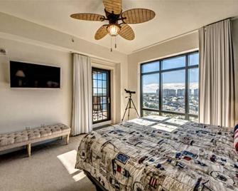 Vista Del Mar at Cape Harbour Marina, 10th Floor Luxury Condo, King Bed, Views! - Cape Coral - Schlafzimmer