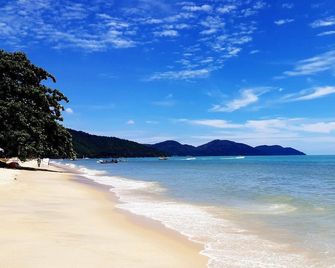 Burmahtel Hotel - George Town - Beach