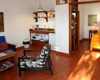 Stay, relax and explore in Sunrise, our tropical oasis by the Caribbean Sea. - פונטה גורדה - סלון