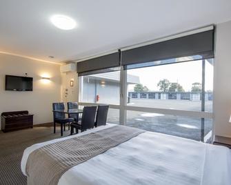 Sunshine Motor Inn - Deer Park - Bedroom