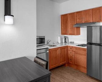 Tampa Bay Comfort: Spacious Suites with Free Hot Breakfast | 2 Units - Oldsmar - Küche