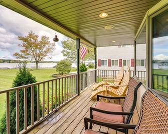 Hess Lake Retreat - Newaygo - Balcón