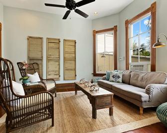 Havana Vieja ~ Adults Only, Poolside Queen Room W/ Shared Pool! - Key West - Pokój dzienny