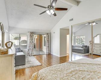 Huntington Beach Home Fire Pit, Grill and More! - Huntington Beach - Bedroom