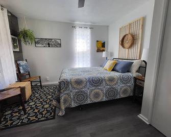 Charming little uptown house - Butte - Bedroom